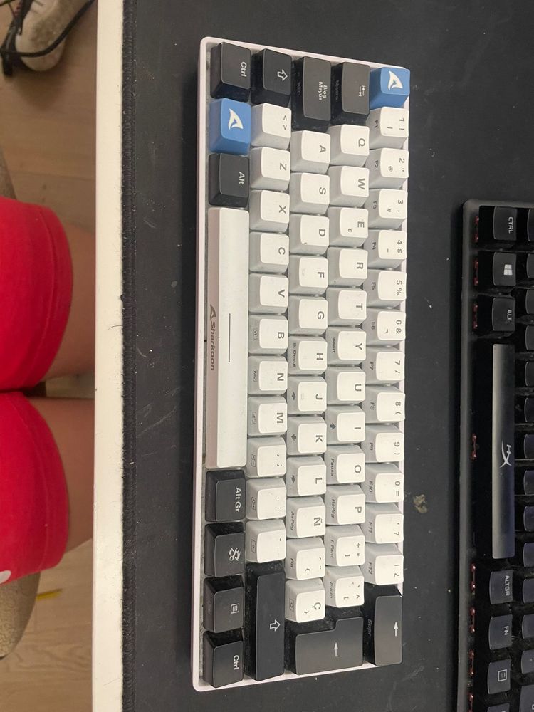 Teclados gaming hyperx e sharkoon