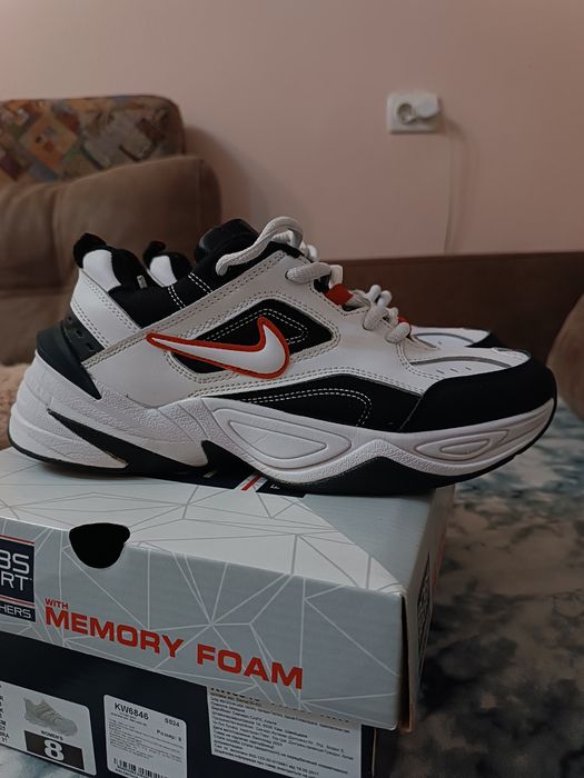 Продаю зимние кроссовки Nike