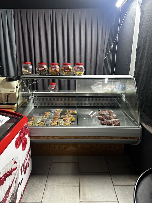 Продам холодильну вітрину