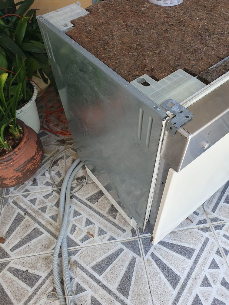 Maquina de lavar loiça siemens em bom estado .
