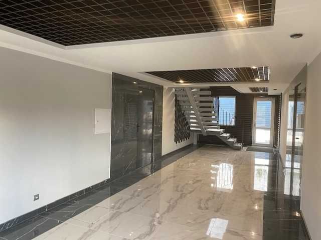 Lokal magazynowo-biurowy 209 m2 na parterze