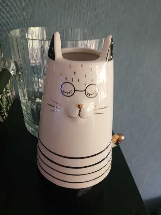 Zabawny ceramiczny wazon-kot