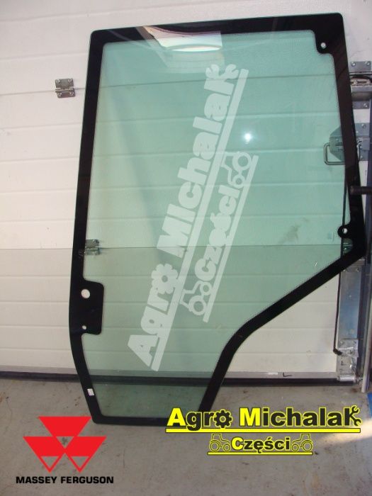 Szyba drzwi lewe w otworami MF 5410, 5450, 6445, 6480, 7465, 8450,