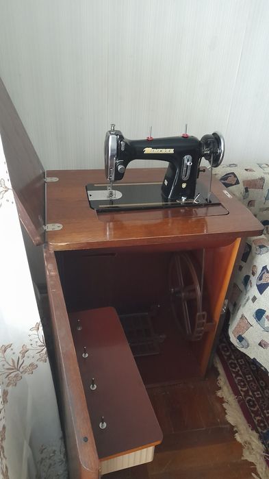 Швейная машинка Minerva 122. Срочно! Торг.