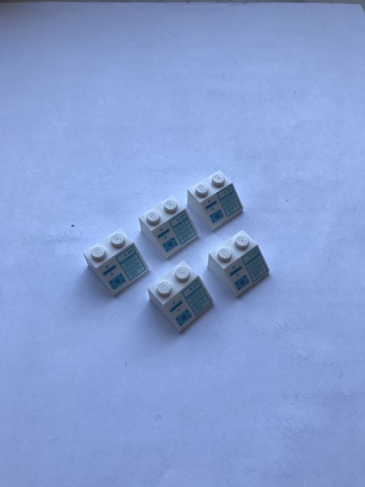 Biały skos LEGO z nadrukiem kasy fiskalnej.
