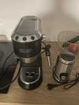 Ekspres kolbowy DeLonghi plus młynek do kawy