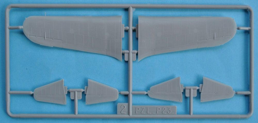 Heller 80247 samolot PZL.23 A/B Karaś model do sklejania 1:72