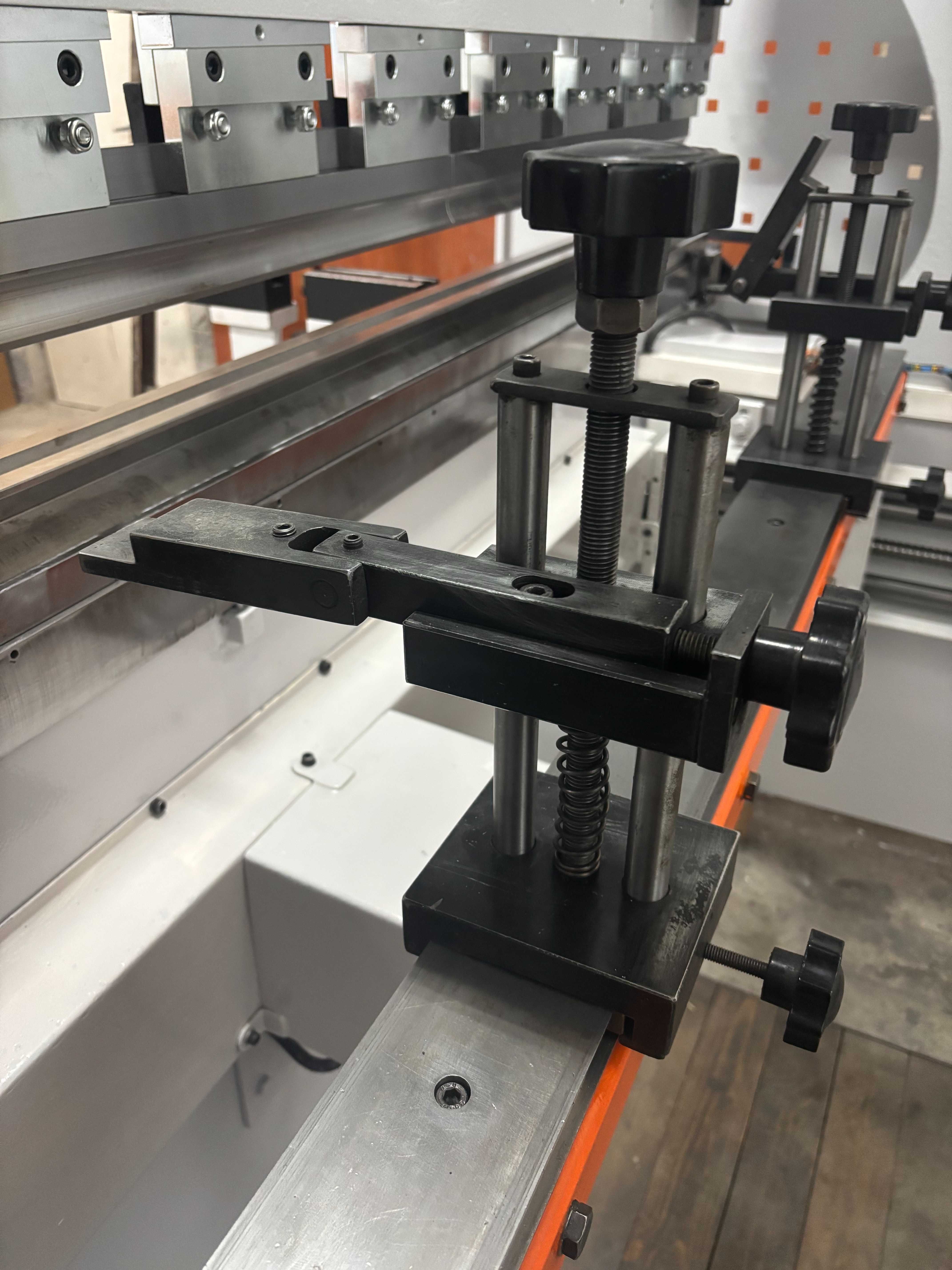 Prasa krawędziowa ERMAKSAN HAP 2600x80T