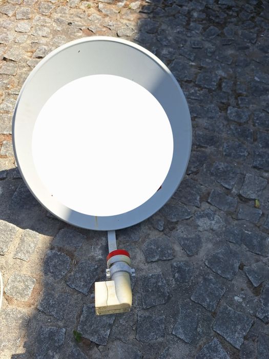 Vendo prato satélite e antena TV ambos a funcionar
