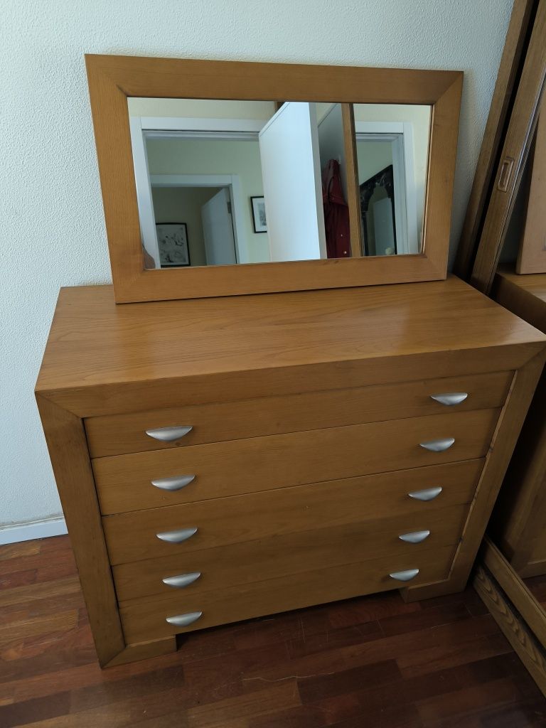 Comoda e espelho madeira de castanho 1,15x0,94x0,51m