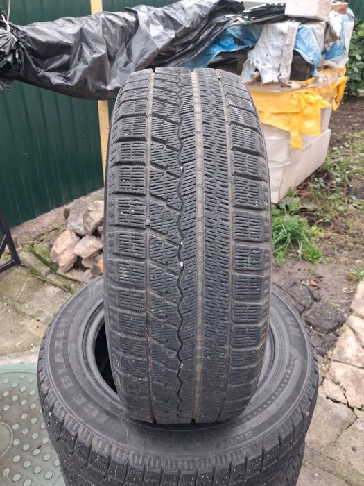 Продам шини 215/60 R16