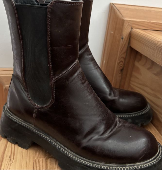 Дитячі чоботи,36 розмір,є заламування,але після носіння виправляється