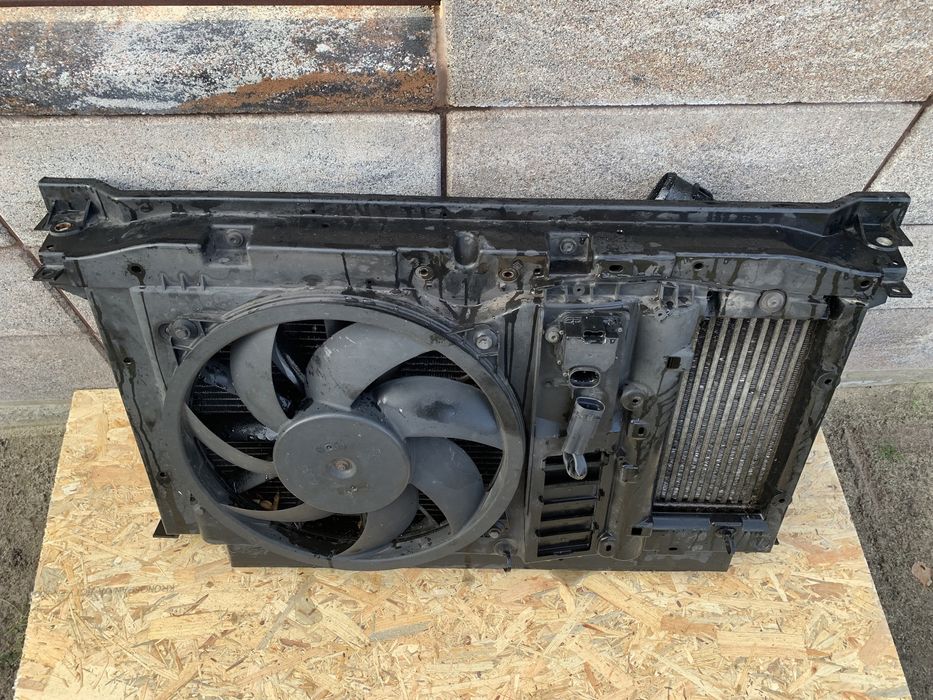 Передня панель з радіатором Пежо 3008 5008 Телевізор Розборка Peugeot