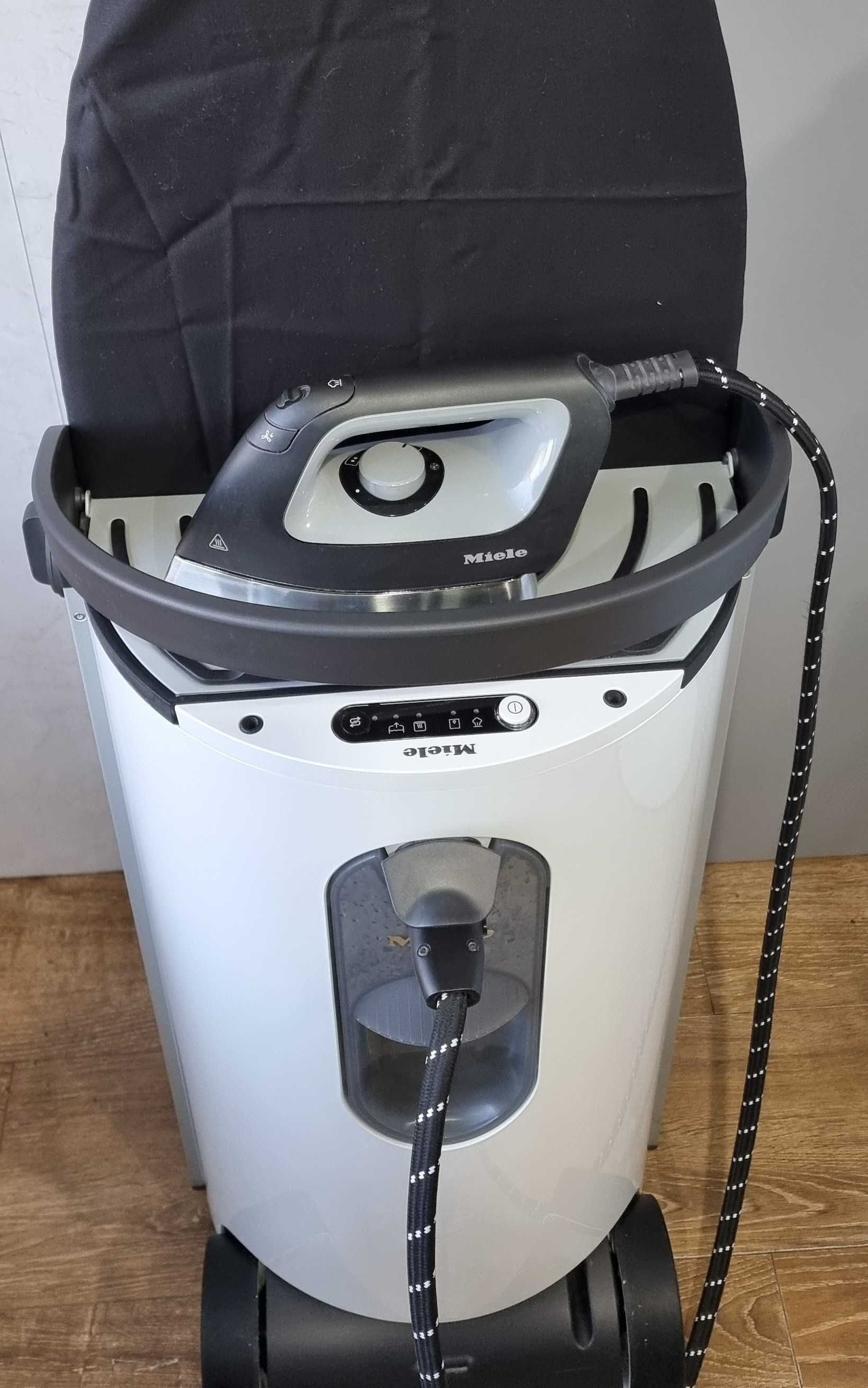 Prasowalnica, deska prasownia,stacja parowa FashionMaster Miele B 2847