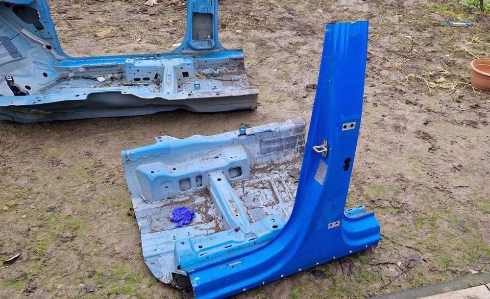 Порог правый левый Audi Q3 83a разборка розборка Ауди