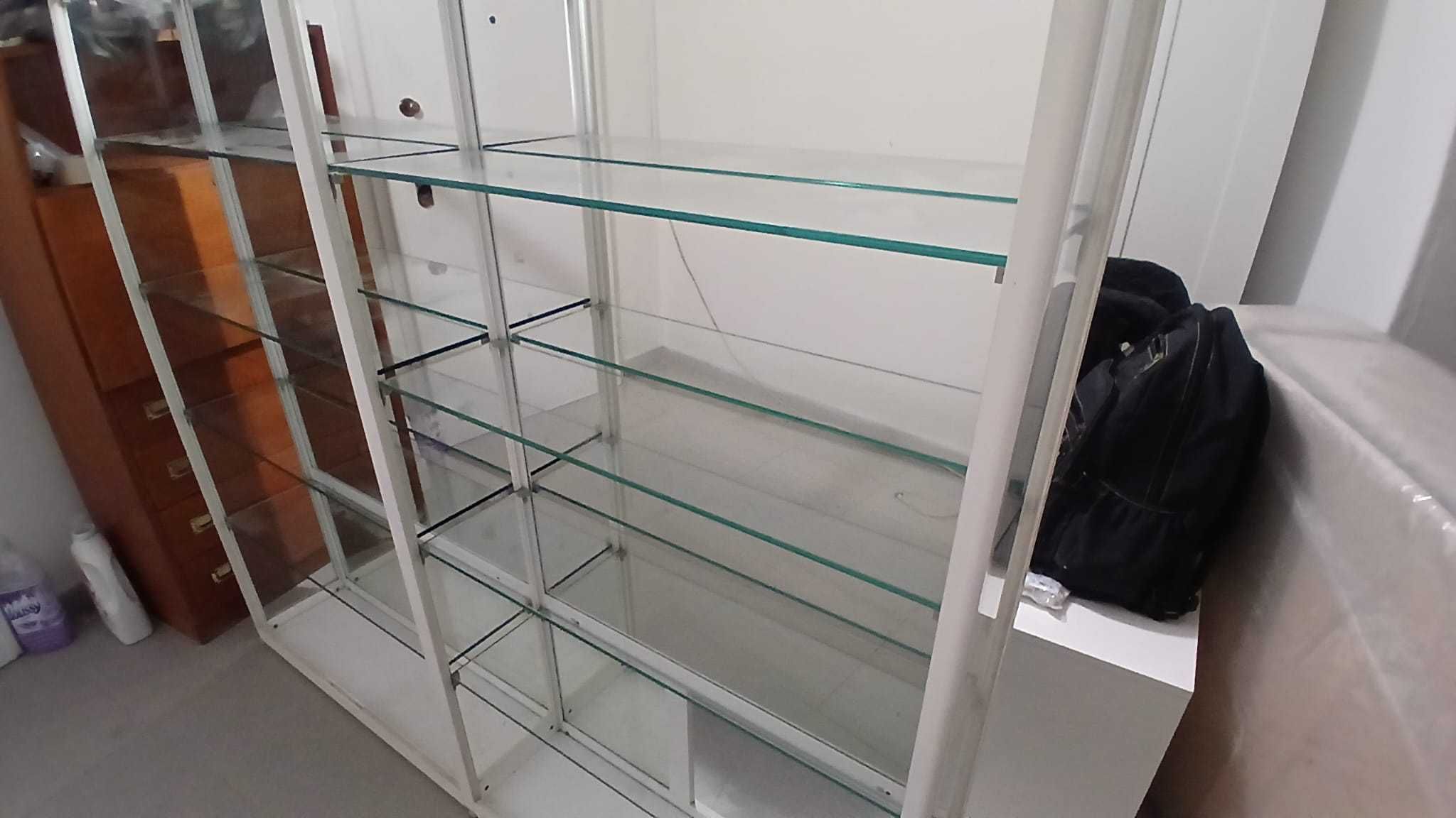 Vitrine de chão ou parede
