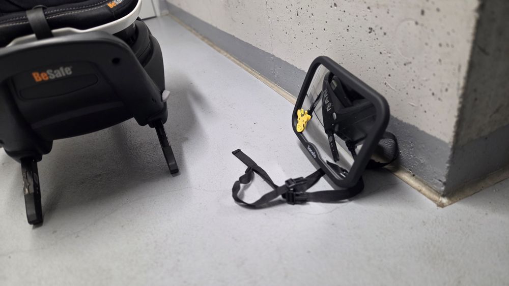 Fotelik obrotowy BeSafe izi Twist + lusterko