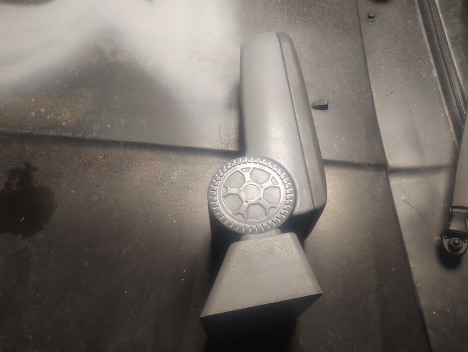 Подлокотник універсальний