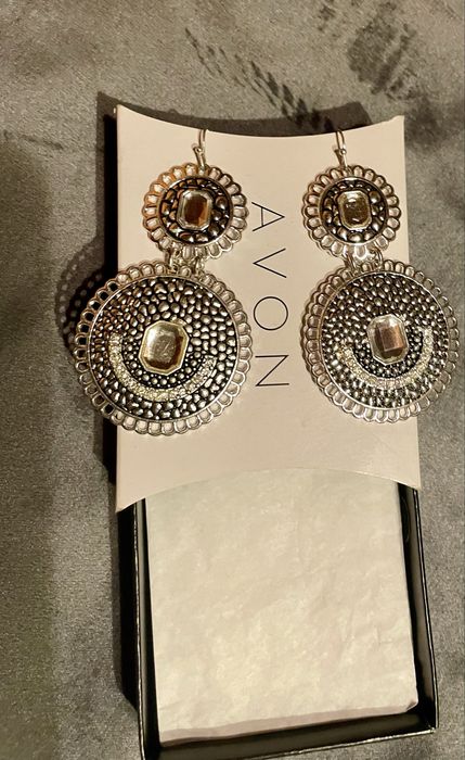 Brincos Avon novos