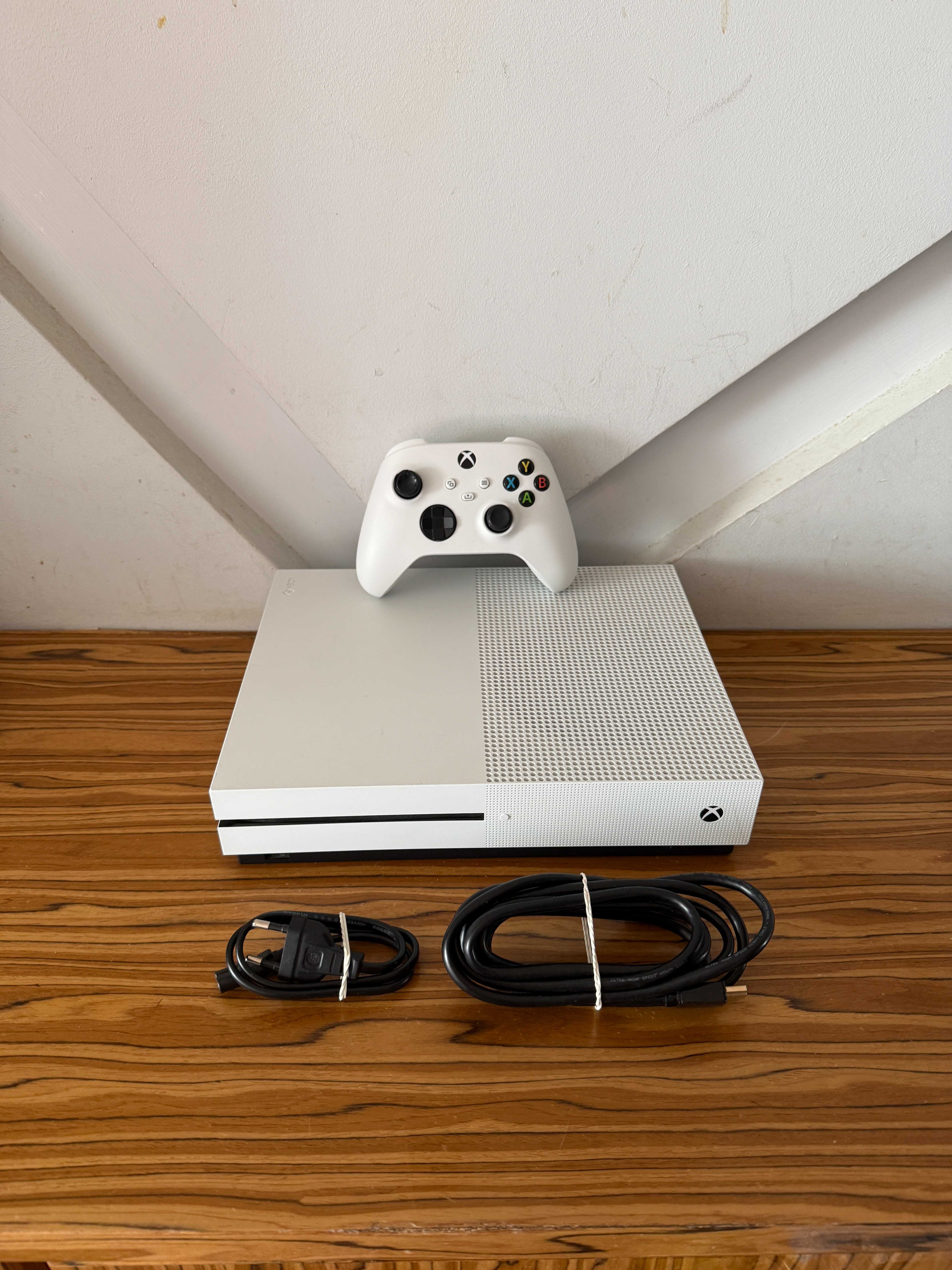 [Xbox] Konsola Xbox One S + Pad Series