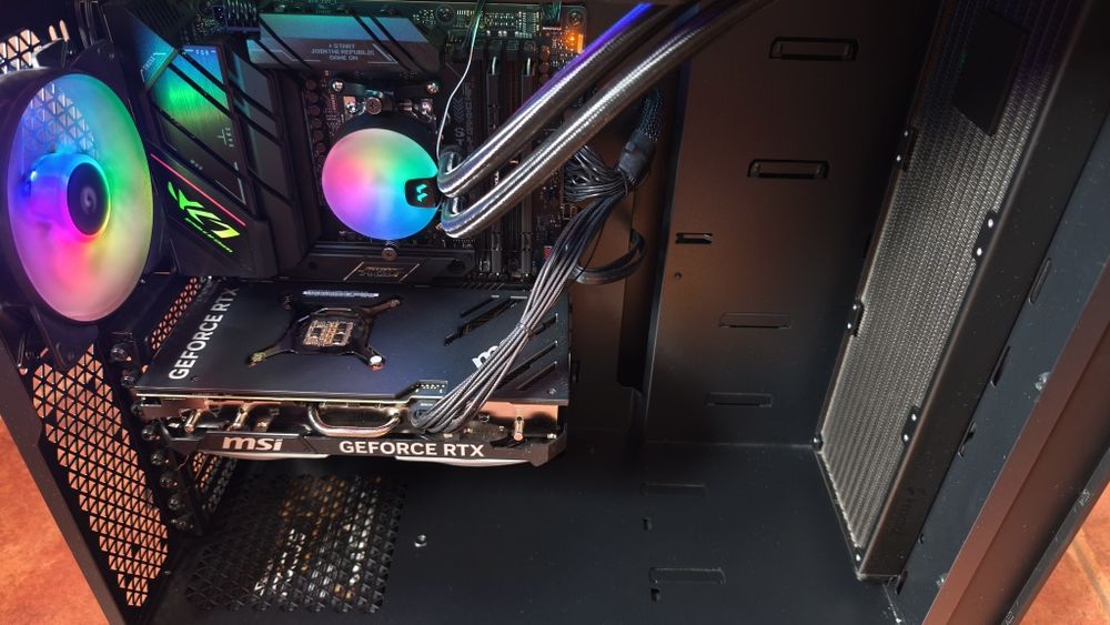PC gamer custom RTX 4070 Ti SUPER + AMD Ryzen 7 7800X3D (+ see below)