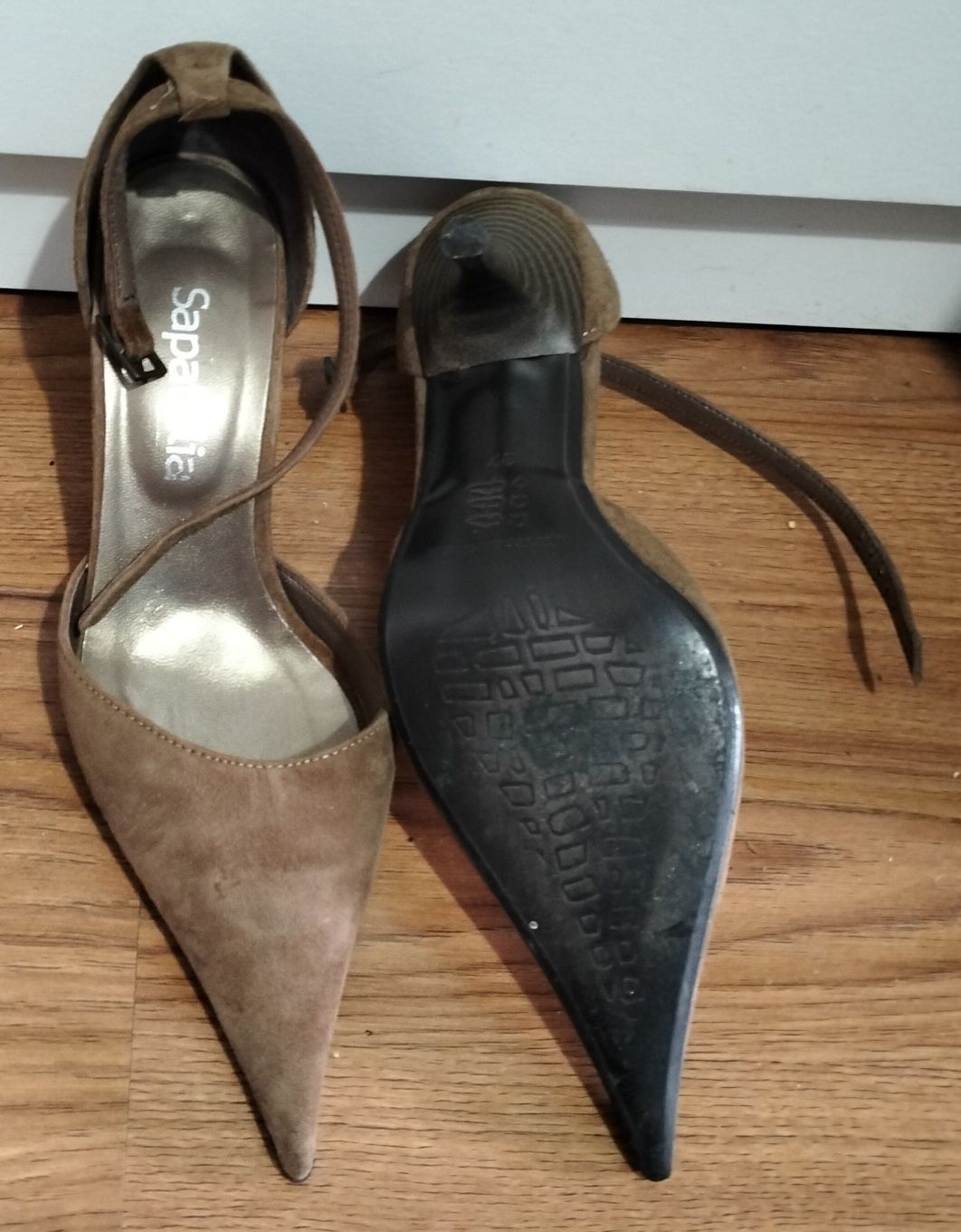 Sapatos de salto alto