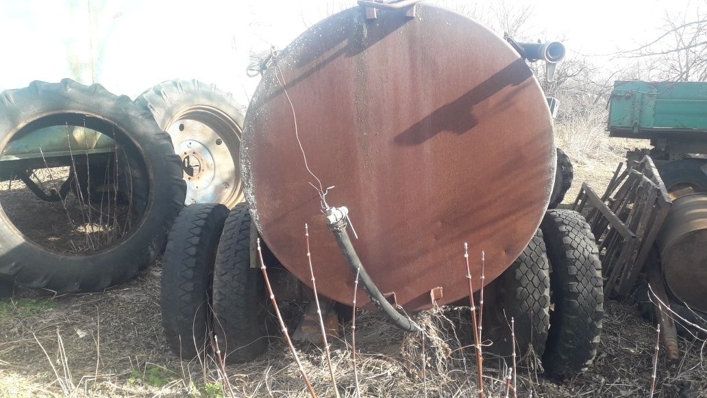 Продам прицепну бочку 3,2куба із насосом. Для закачки води із водойома