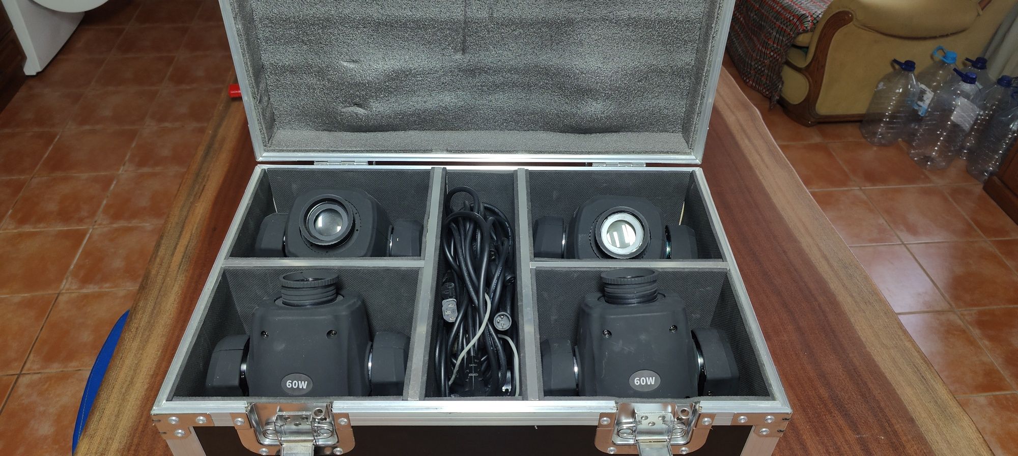 4 Moving head com flight case
