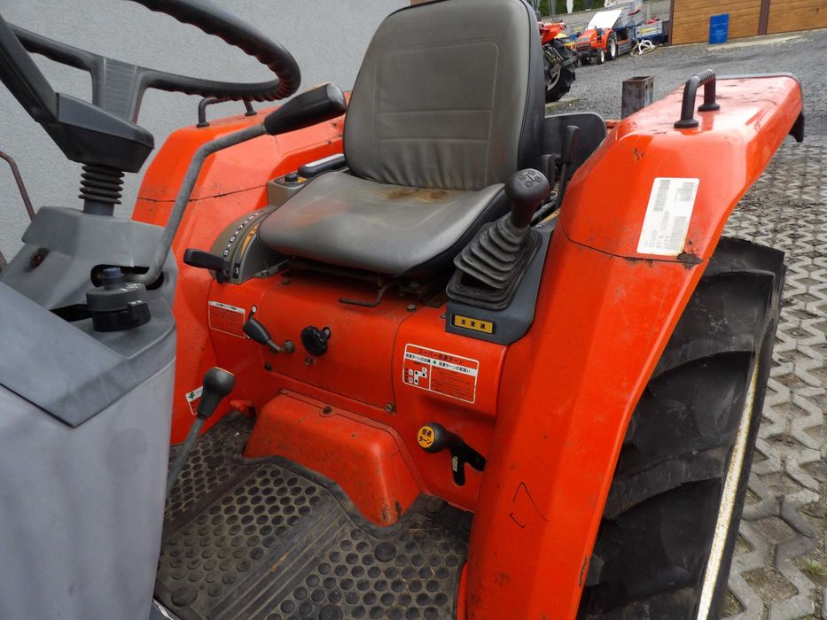 Kubota GL 220 4x4 wspomaganie rewers mini traktor ogrodniczy iseki