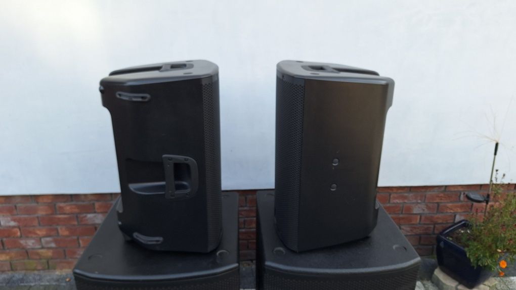 Turbosound iq12
Turbosound iq18b