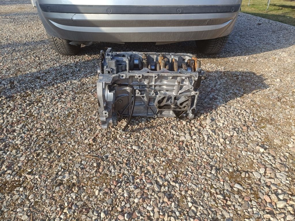Sprzedam blok silnika VW T5 2.5 TDI AXD