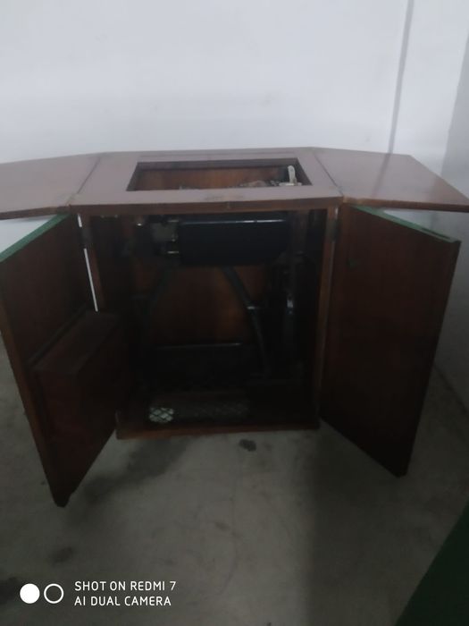 Móvel com maquina de costura