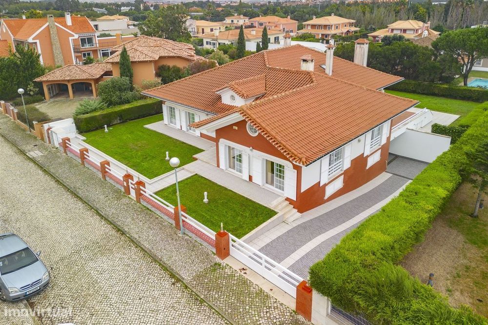 Moradia independente T4, que une o luxo e o conforto, na Quinta da Bel