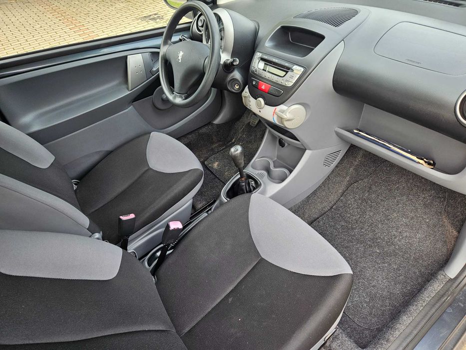 Peugeot 107  2006r - ładny stan / prosta wersja