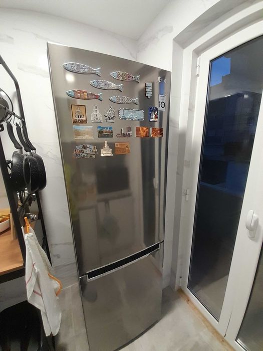 Frigorifico e demais móveis em muito bom estado e pouco uso