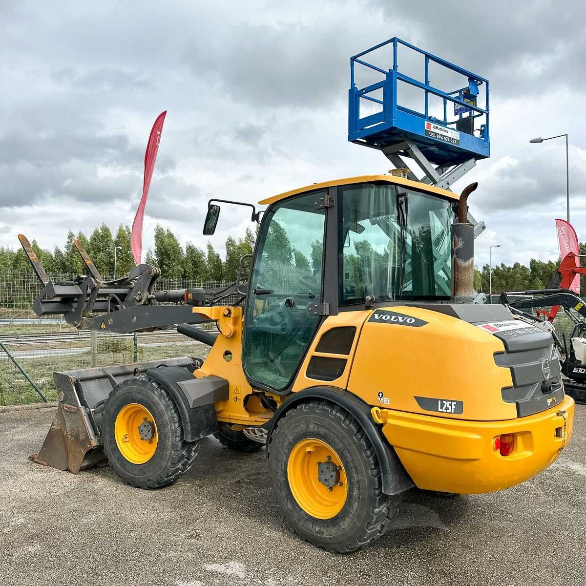 Pá Carregadora Volvo L25F