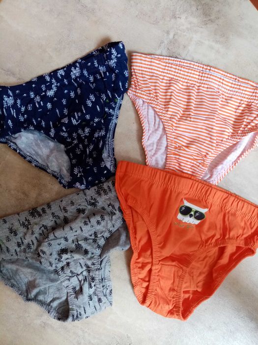 4 sztuki Nowe slipki chłopięce 9-10 lat 4 sztuki