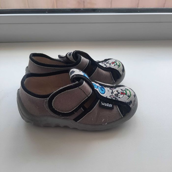 Продам дитячі тапочки в садок