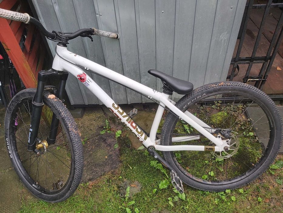 Rower DIRT 3 do skakania