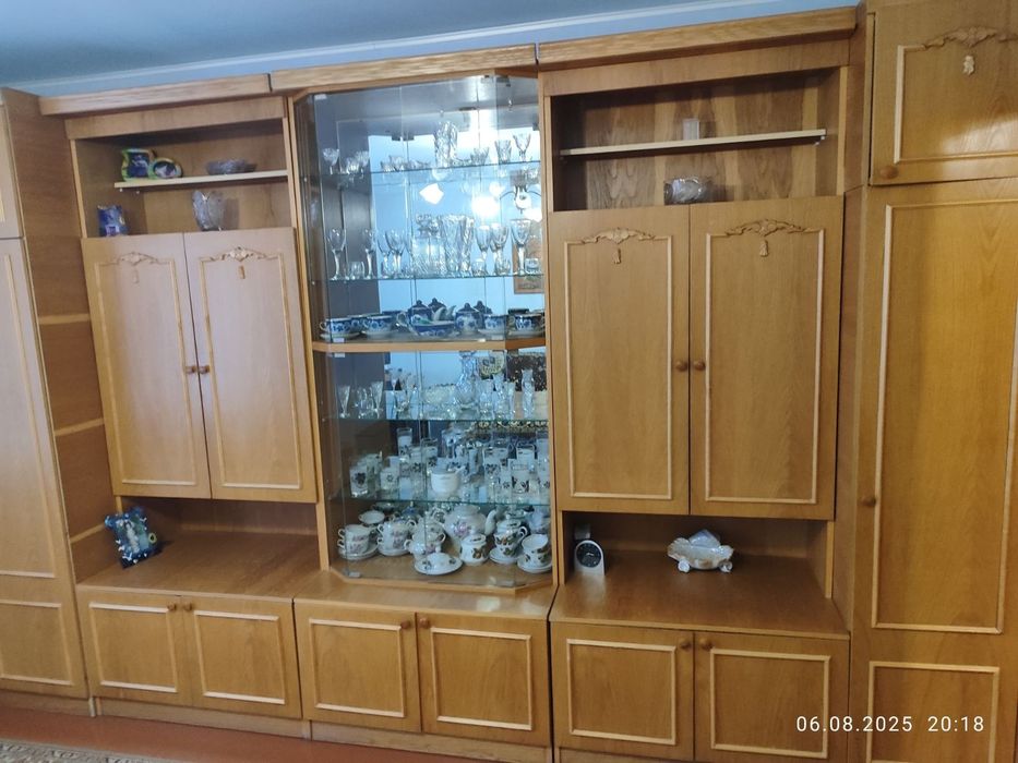 Меблева стінка, вітальня.