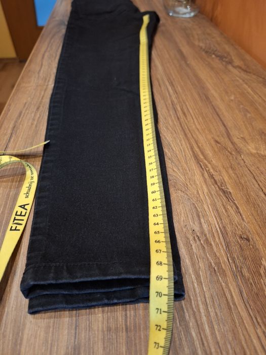 Damskie czarne dżinsy