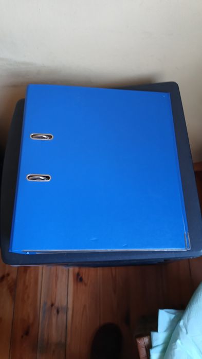 Segregatory rozmiar 28 na 32 cm.