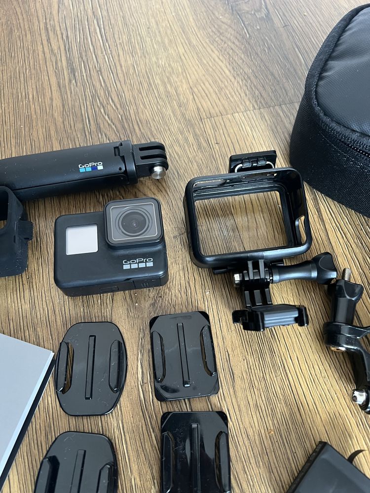 GoPro Hero 7 black, dwie baterie, statyw, torba