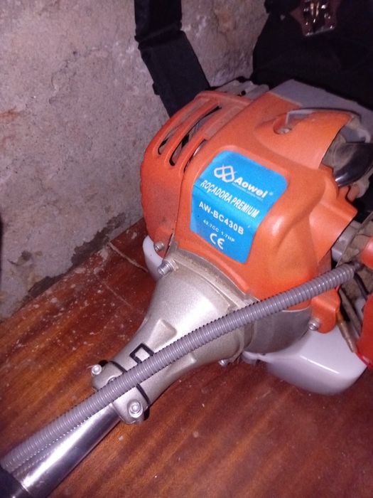 Vendo roçadora tem duas funções arranque elétrico e manual