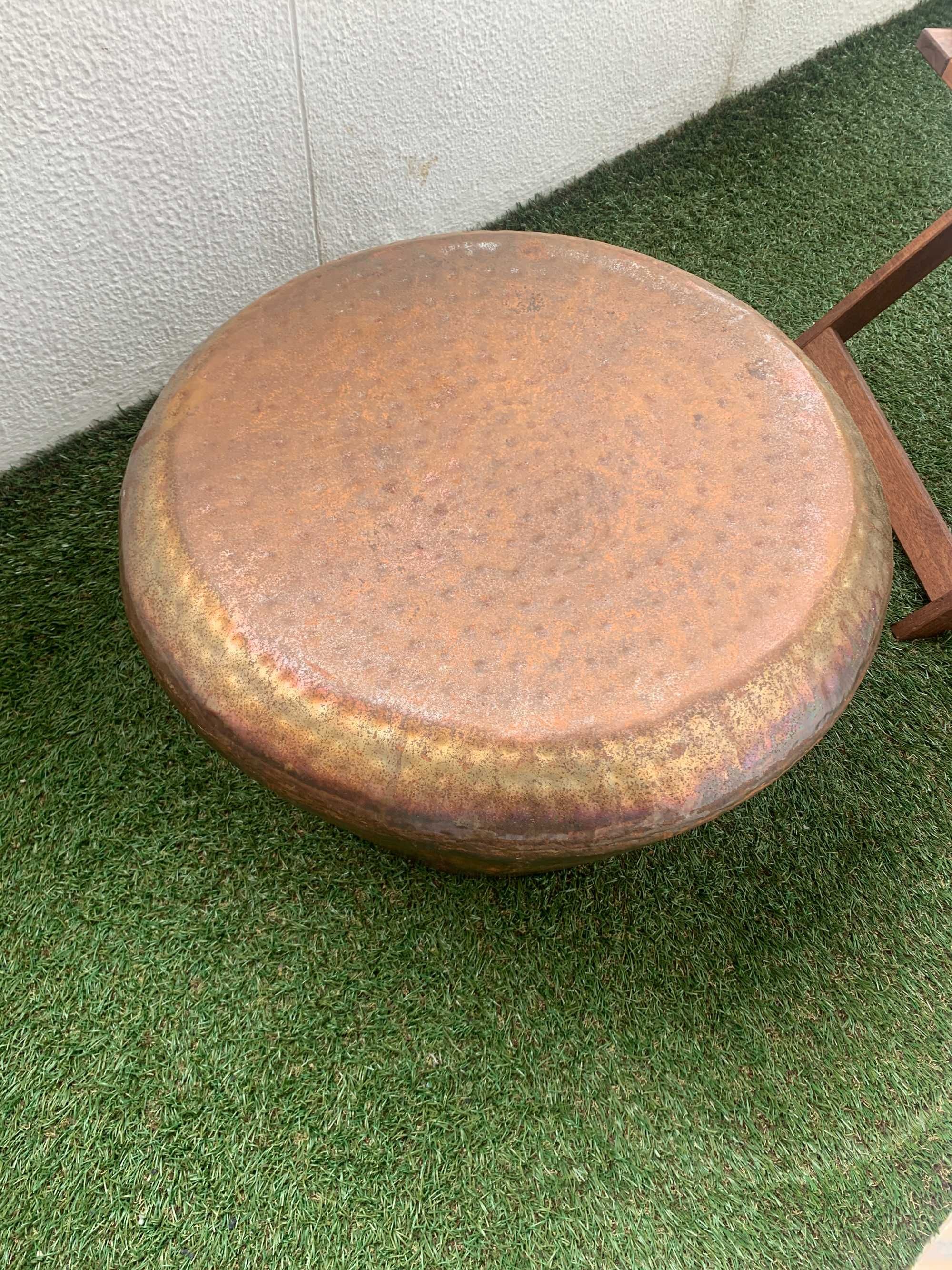 Mesa de Café Redonda em Cobre Artesanal!
