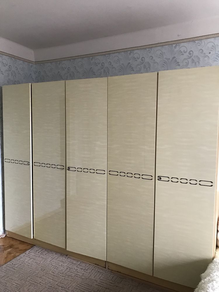 Продаж : шафа + дзеркало з тумбами ( трюмо)