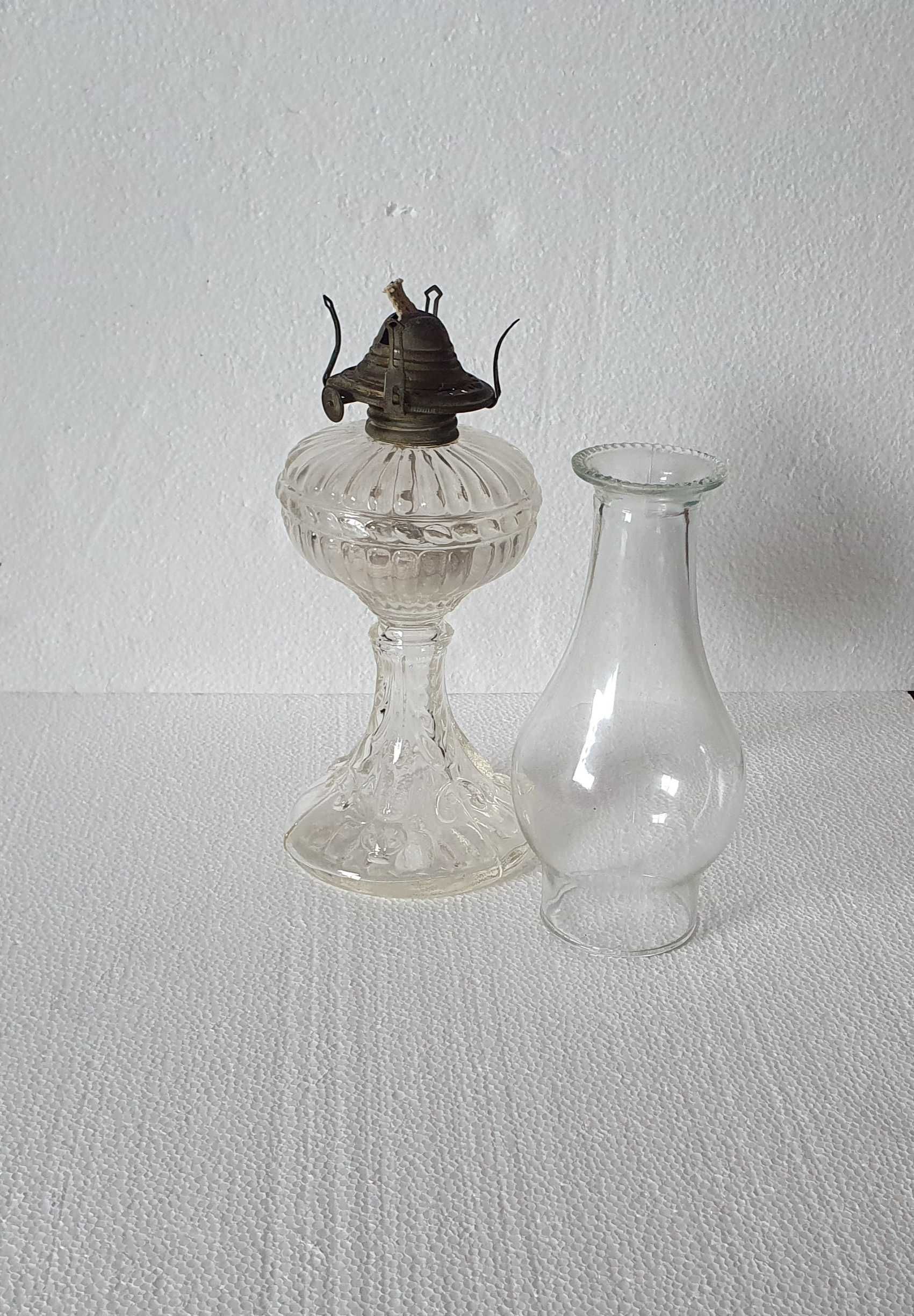 Candeeiro português a petróleo, em vidro - vintage