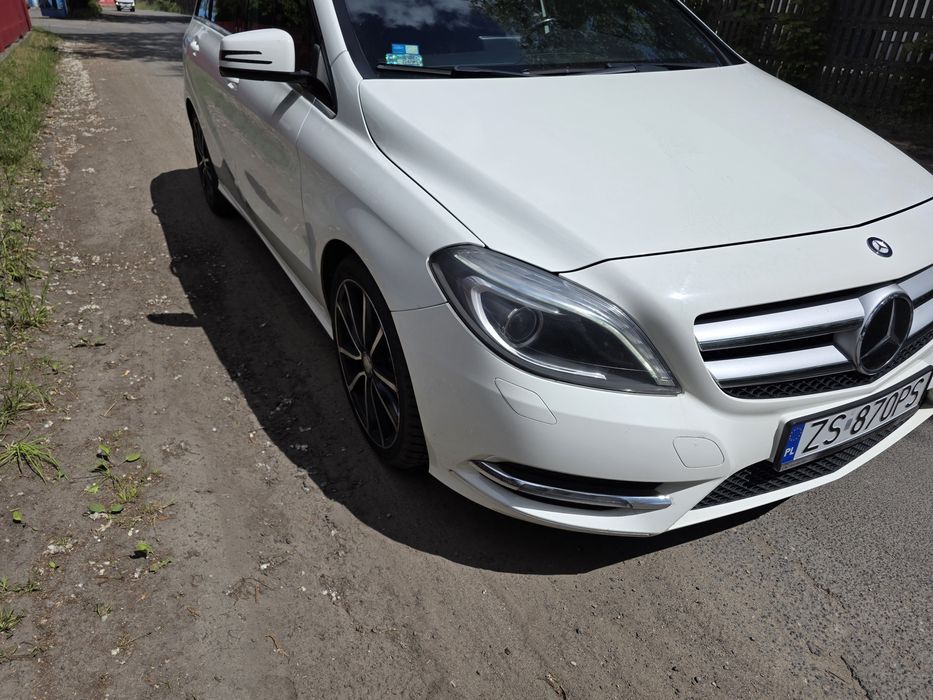 Mercedes B klasa  (W246) - B180  bixenon, pakiet AMG, benzyna