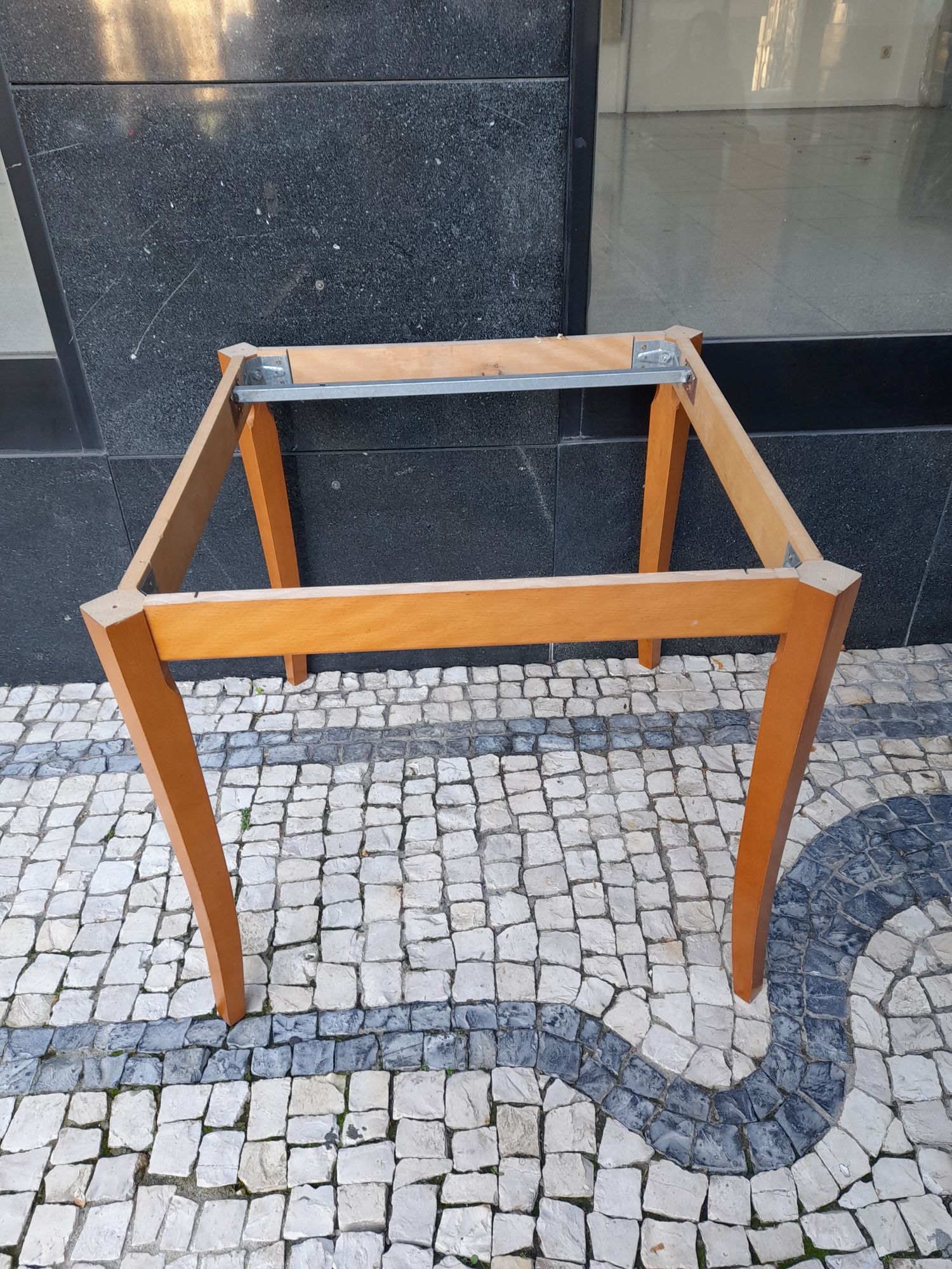 Mesa em Madeira com folheado quadrada - Mesa de centro ou apoio - TOP