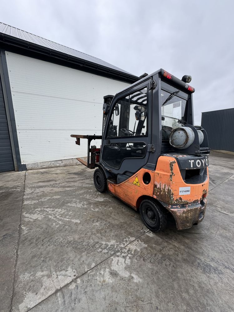 Toyota 02-8FGF18 Triplex Obrotnica